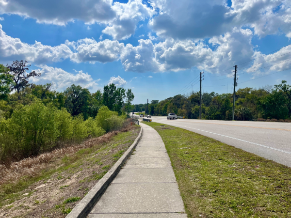 Fishhawk sidewalk open between Fishhawk Ridge Dr and Osprey Ridge Drive